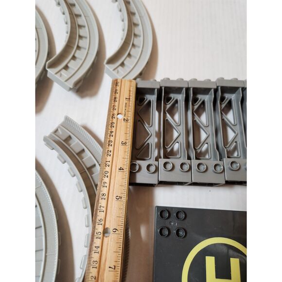 Mega Bloks Train Track Lot – Gray Rails + Extras - Picture 10 of 12